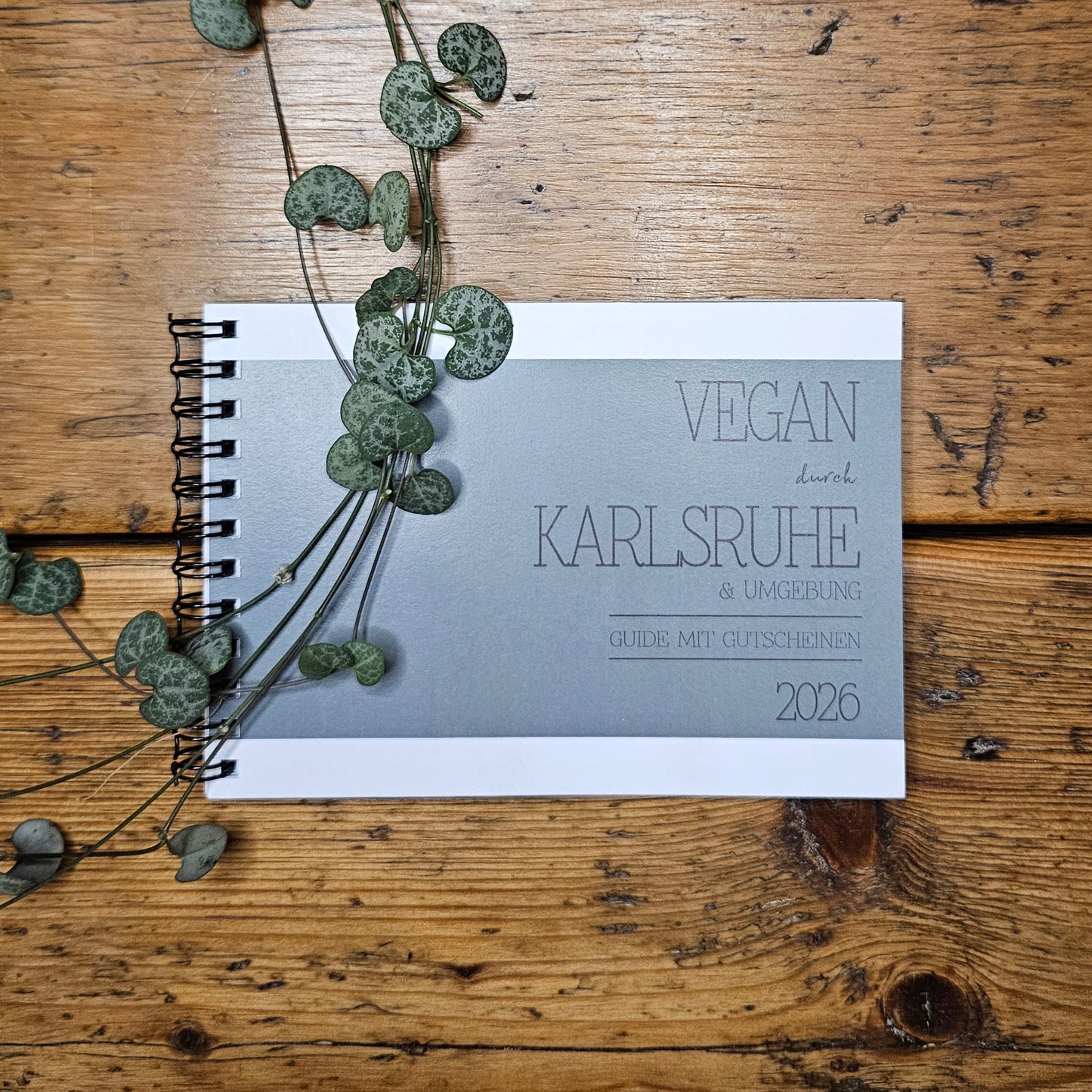 GUIDE MIT GUTSCHEINEN "VEGAN DURCH KARLSRUHE" | 2026 | GUTSCHEINHEFT